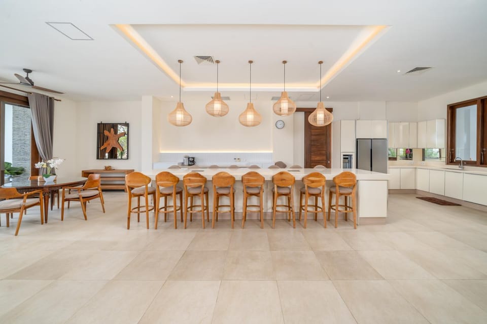 Dining area, kitchen