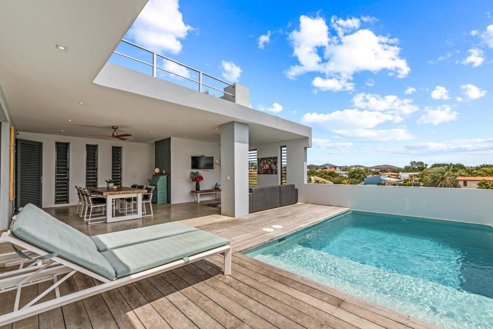 Balcony/Terrace, Seating area, Dining area, Swimming pool, sunbed