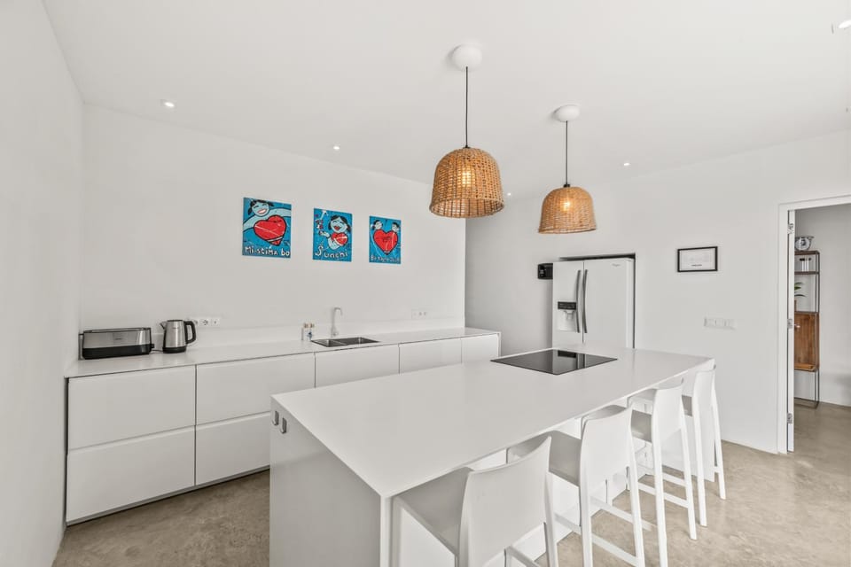 Coffee/tea facilities, Kitchen or kitchenette, dishwasher, oven, stove, toaster