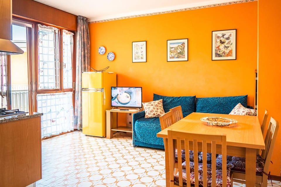 Communal lounge/ TV room, TV and multimedia, Living room, Decorative detail