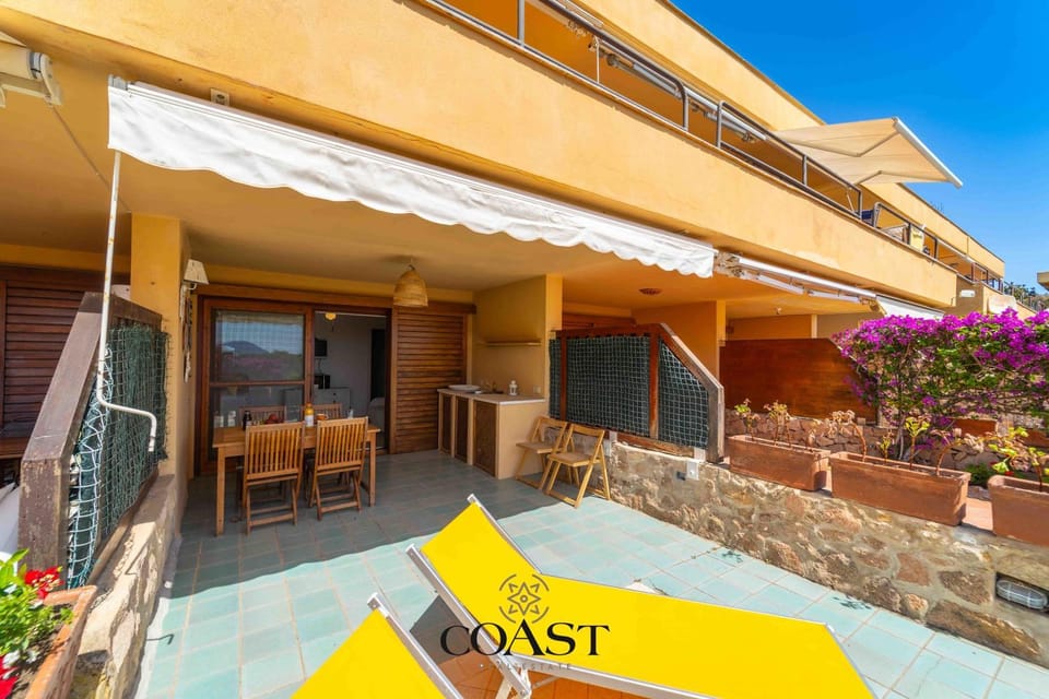 Property building, Patio, Dining area