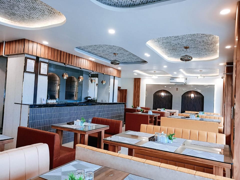 Restaurant/places to eat, Lounge or bar