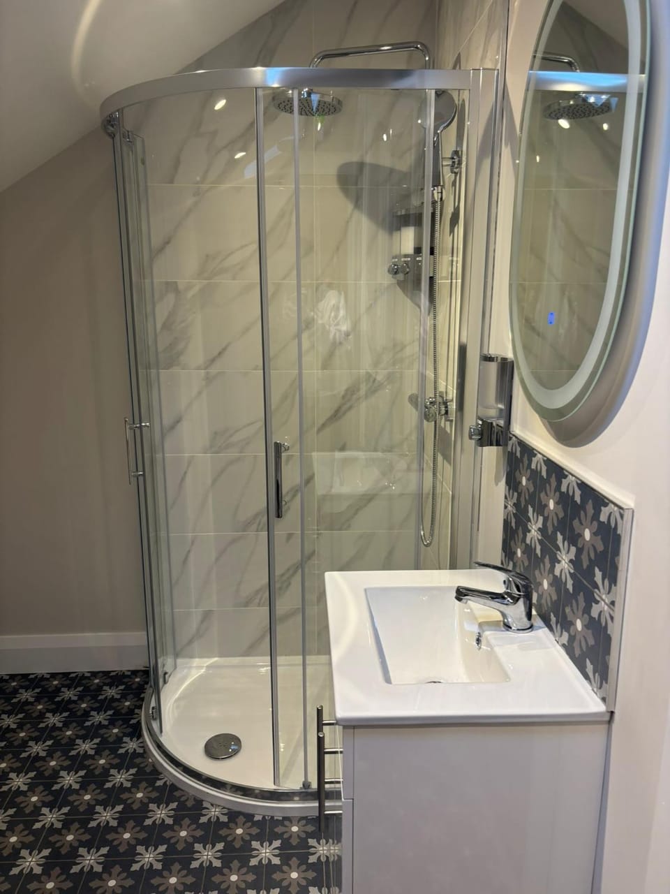 Shower, Bathroom, towels