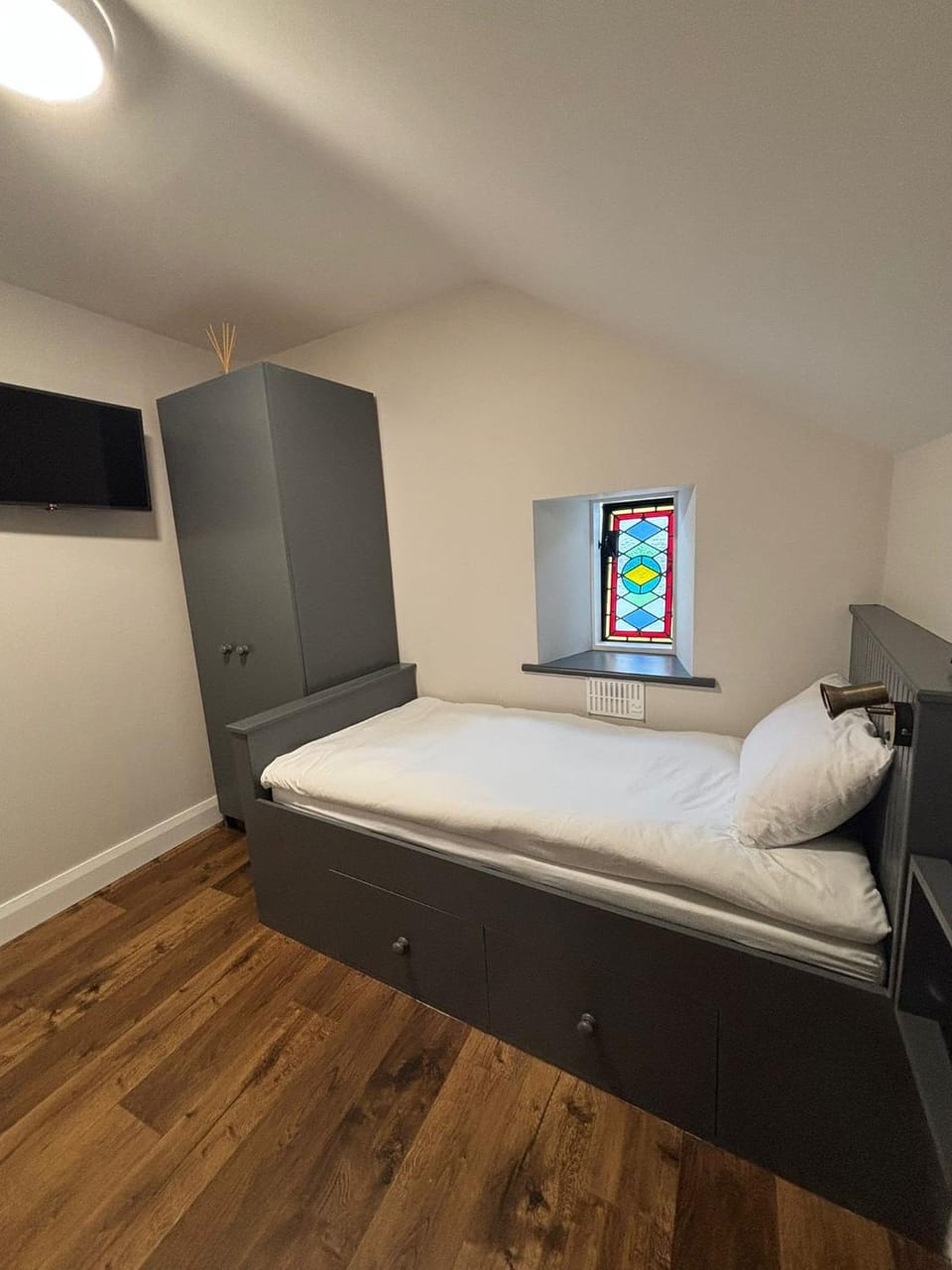 Bed, TV and multimedia