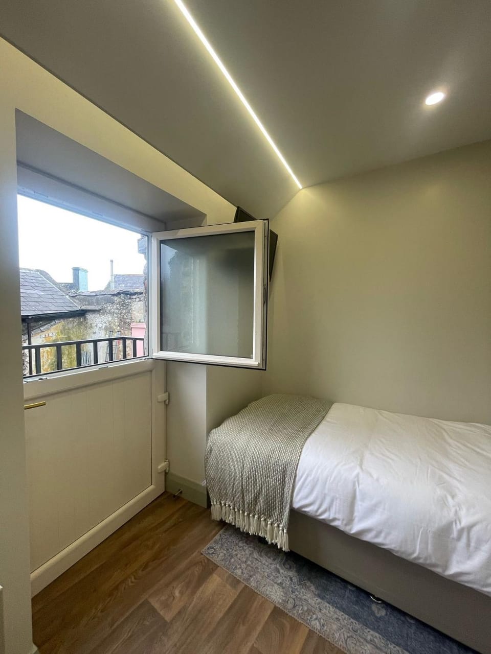 Bed, TV and multimedia