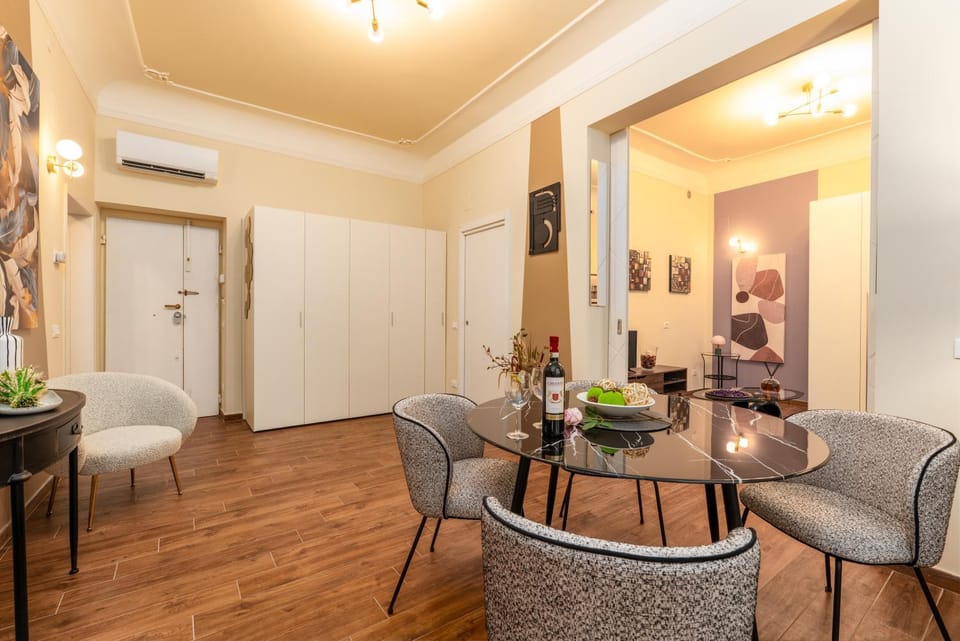 Living room, Seating area, Dining area, air conditioner
