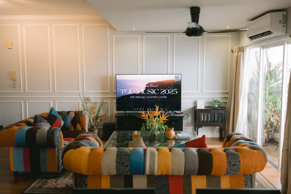 Communal lounge/ TV room, TV and multimedia, Living room, Evening entertainment