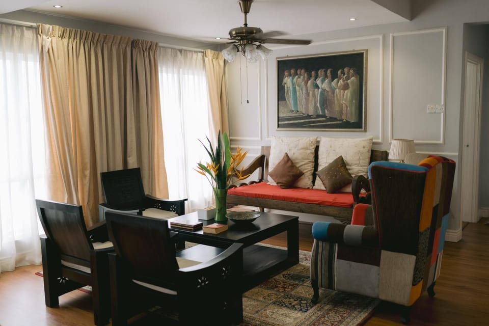 Dining area, fireplace