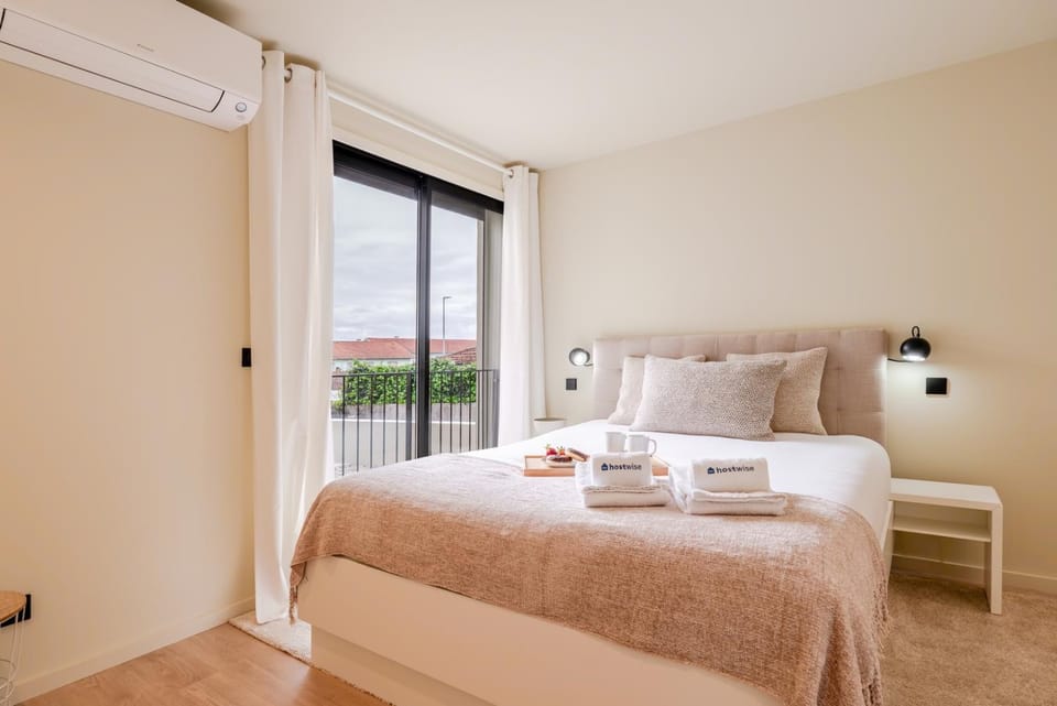 Bed, View (from property/room), Balcony/Terrace, Bedroom, towels