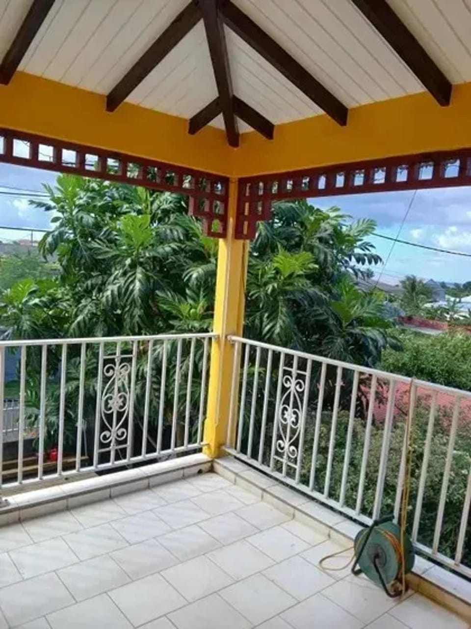Appartement charmant à Sainte-Rose avec piscine Apartment in Leeward Islands