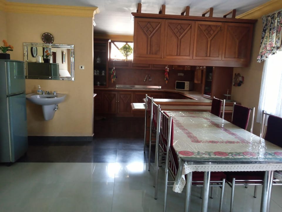 montana vila Villa in Cisarua