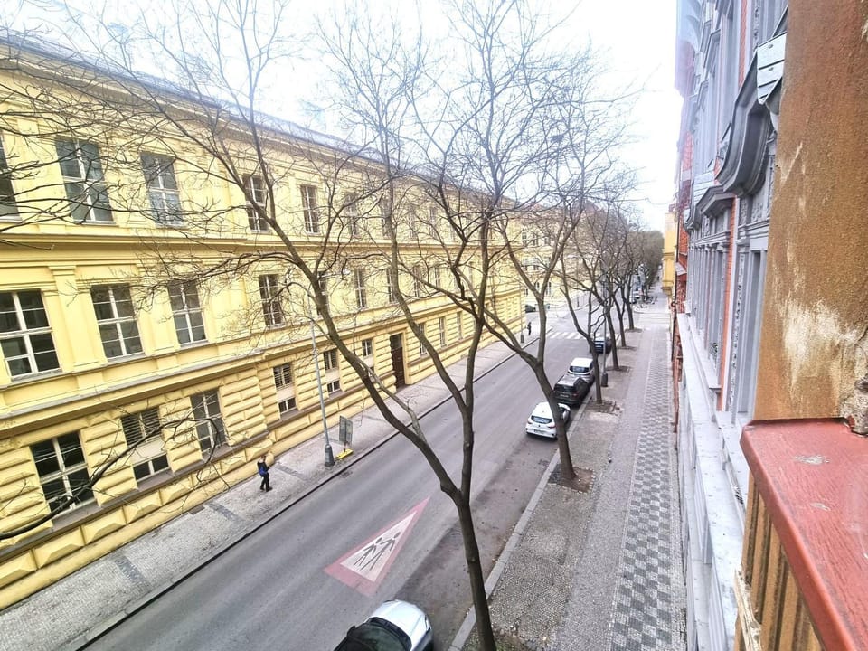 Property building, Off site, Neighbourhood, City view, Street view, Street view, Location, Quiet street view, Parking