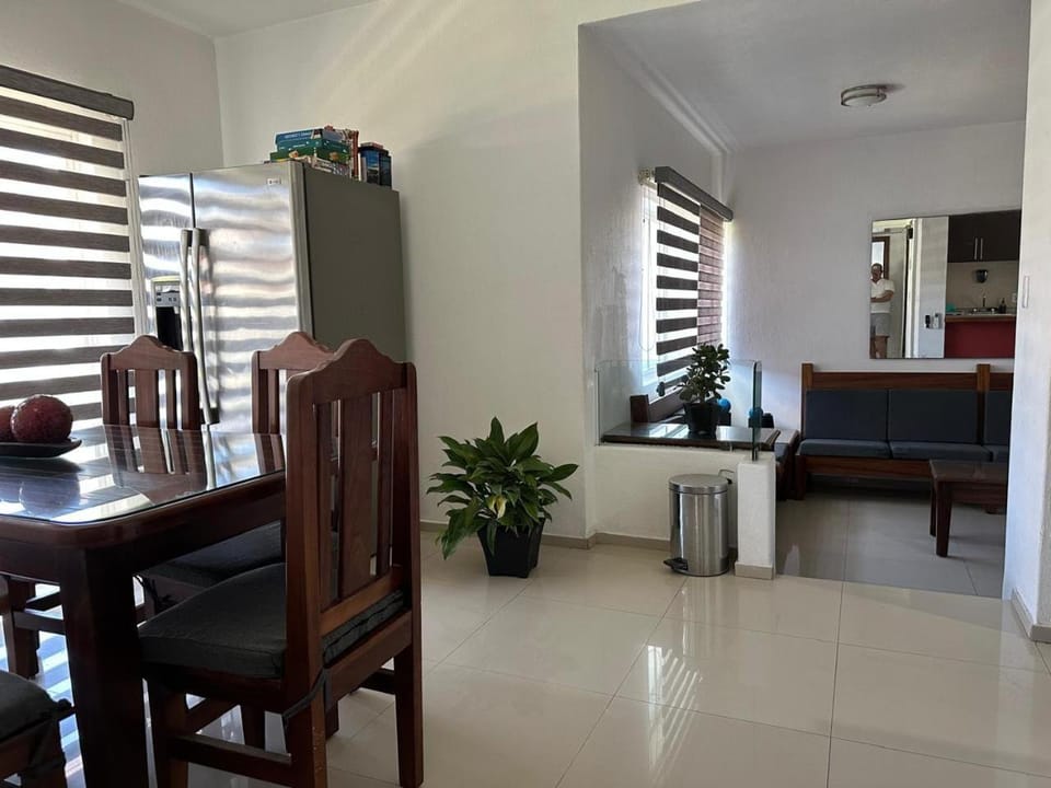 Hermoso departamento en planta baja a 80 mts de la playa Apartment in Manzanillo