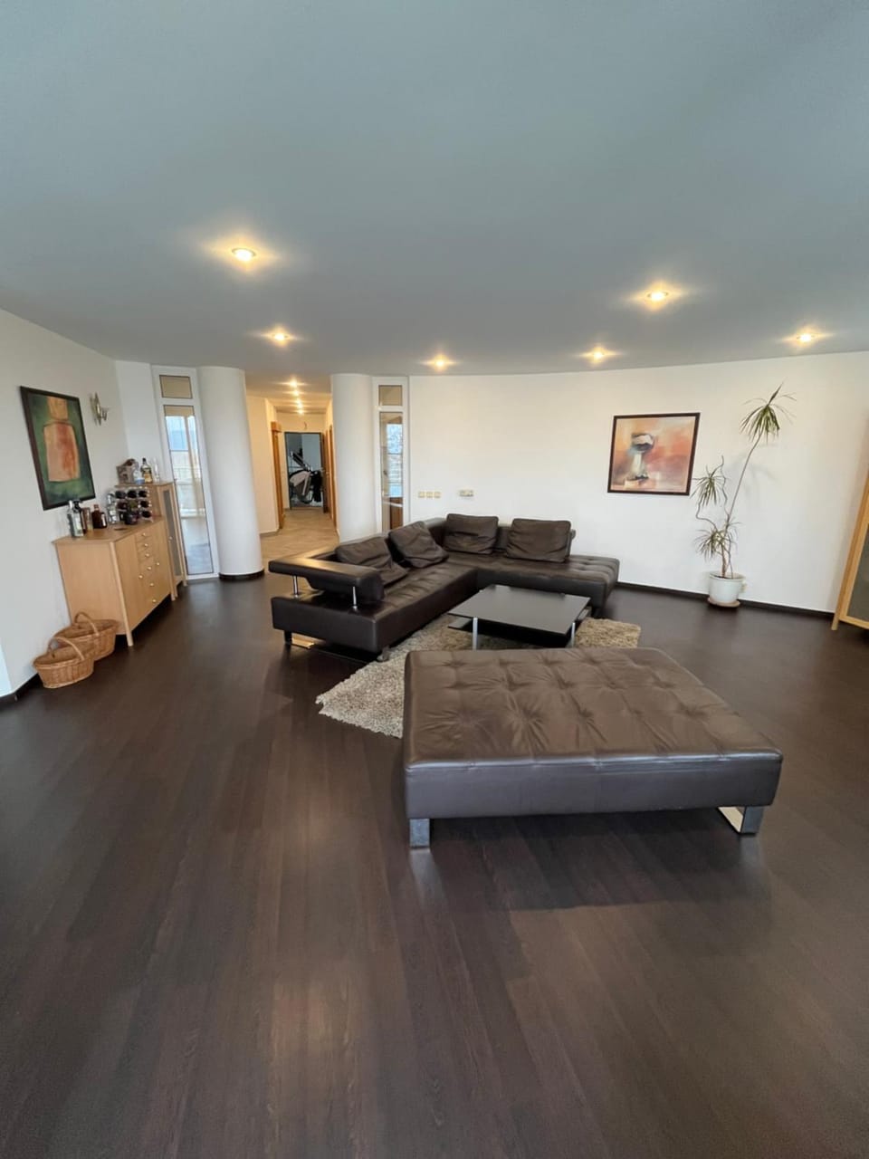 Butterfly Residence 165m2 Spacious Apt 4 Parking Gym Apartment in Bratislava