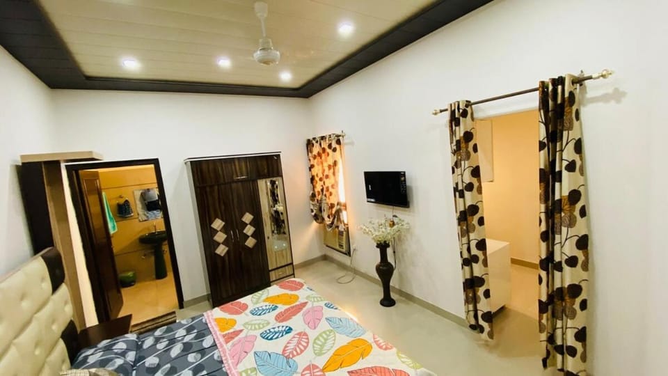 Comfy Homes- Fully Furnished Independent Floor Apartment in Punjab, India