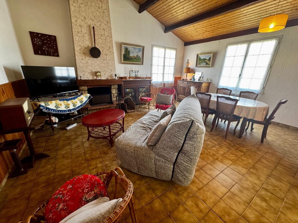 Communal lounge/ TV room, Living room, Seating area