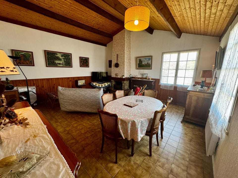 Communal lounge/ TV room, Living room, Seating area