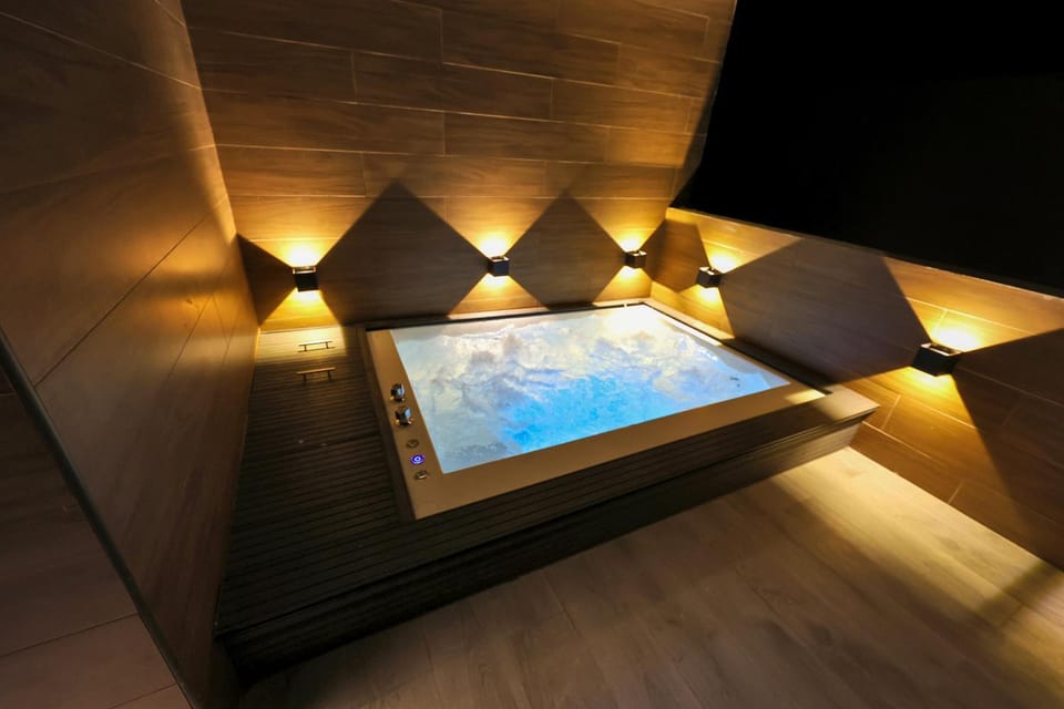 Balcony/Terrace, Swimming pool