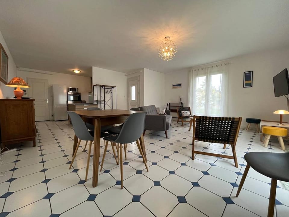 Kitchen or kitchenette, Living room, Dining area