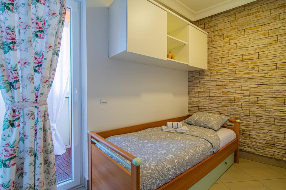 Bed, View (from property/room), Photo of the whole room, Bedroom, heating, internet, towels