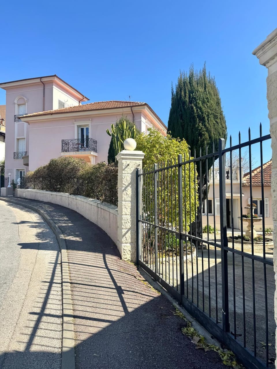 Property building, Neighbourhood, Garden, Garden, Garden view, Garden view, Street view