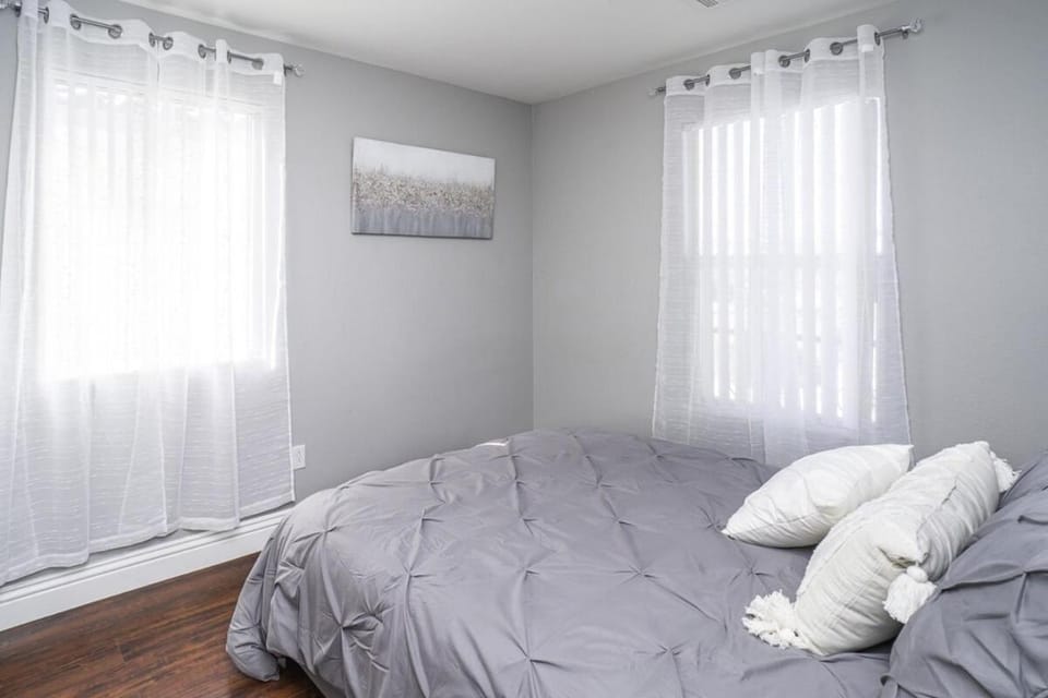 Viva Vegas Cozy 3BR Home Minutes from the Strip House in Rhodes Ranch