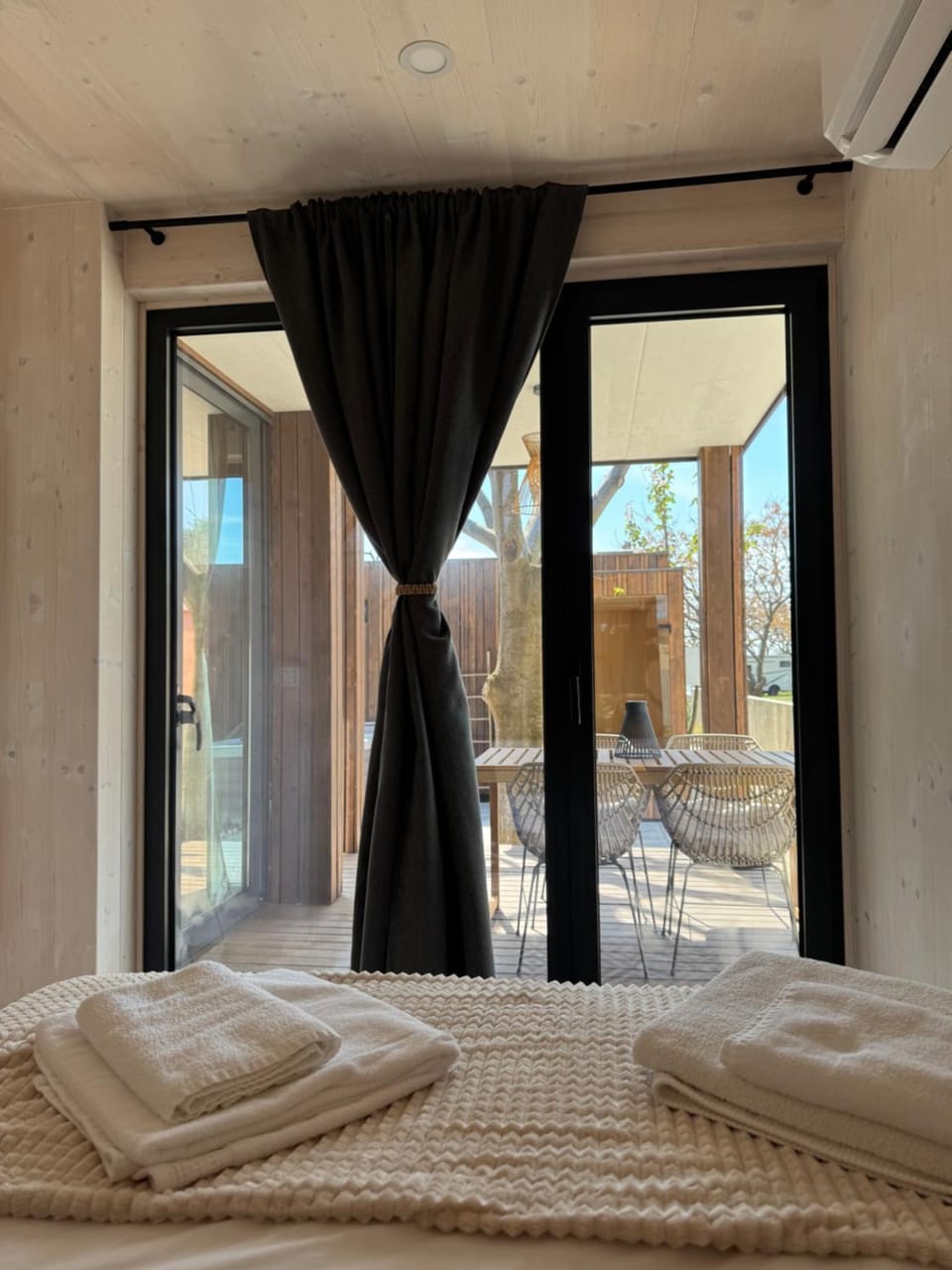 Day, Garden, Bedroom, air conditioner