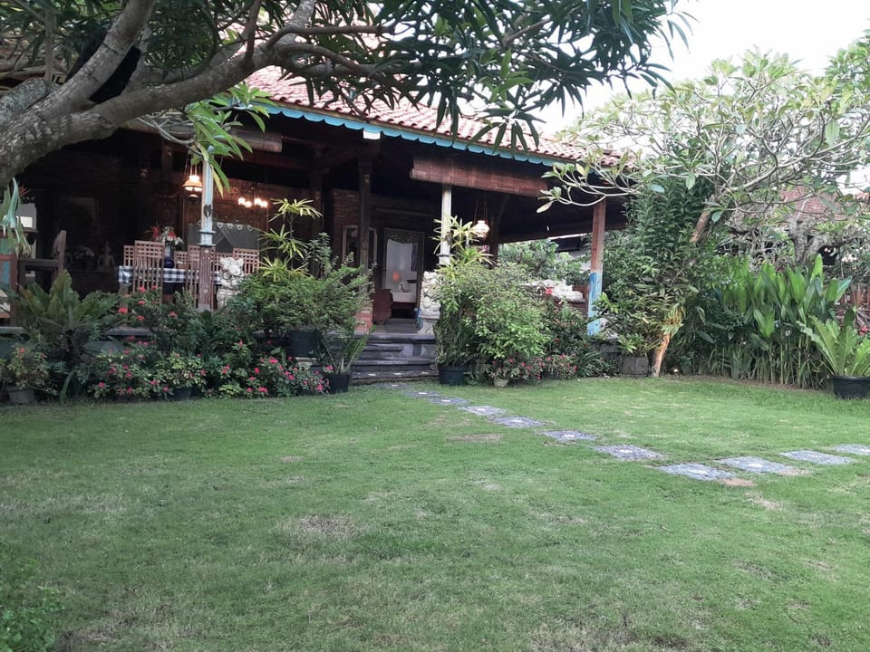 Property building, Day, Natural landscape, Garden, Garden view
