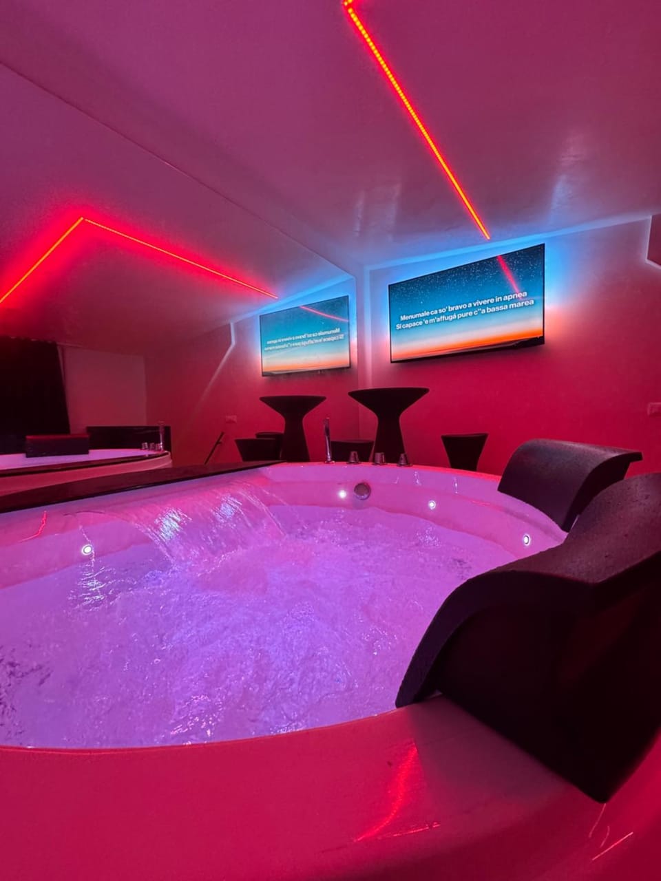 Property building, Hot Tub