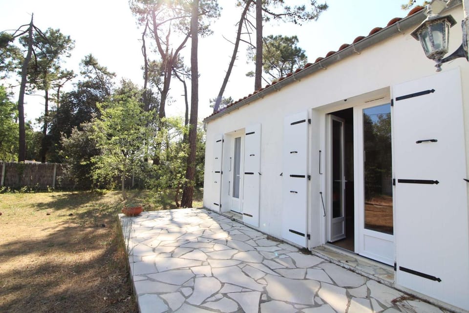 Property building, Patio, Garden