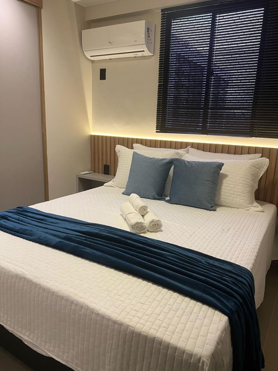 Bed, Photo of the whole room, Bedroom, towels, air conditioner