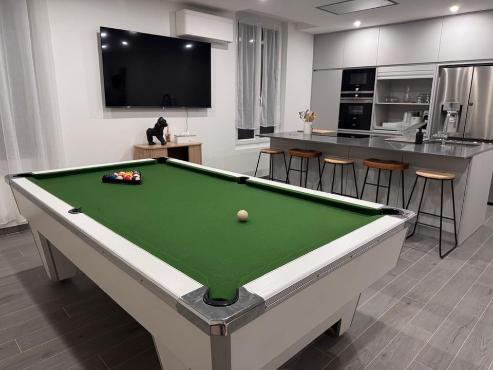 Billiard, Game Room, TV and multimedia