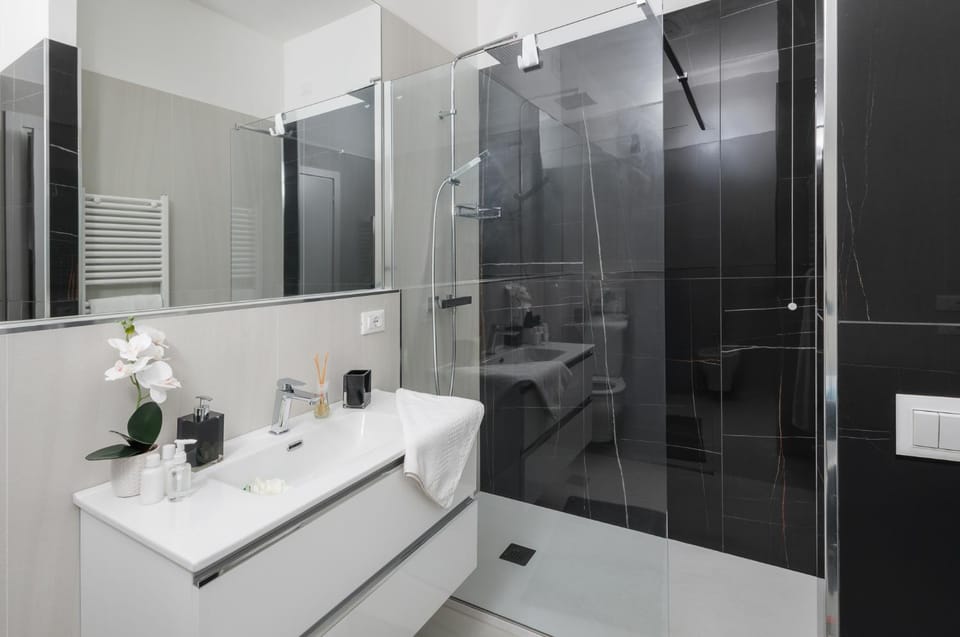 Shower, Bathroom, towels