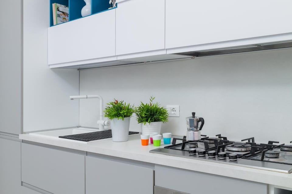 Coffee/tea facilities, Kitchen or kitchenette, stove