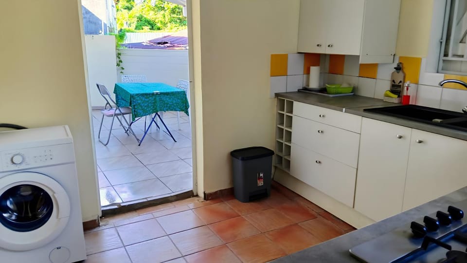 Kitchen or kitchenette, stove, washing machine