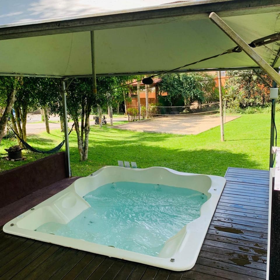 SUITE SIMPLES de 11m com Cama de Casal padrão, Streaming e Frigobar para Pernoite das 17h às 11h para NÃO FUMANTES e apenas adultos Nature lodge in Cotia