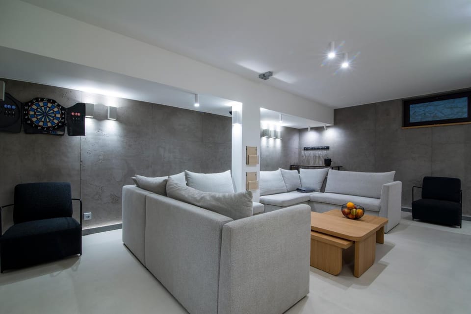 Communal lounge/ TV room, Game Room, TV and multimedia, Seating area, Internal: Not applicable to any particular room