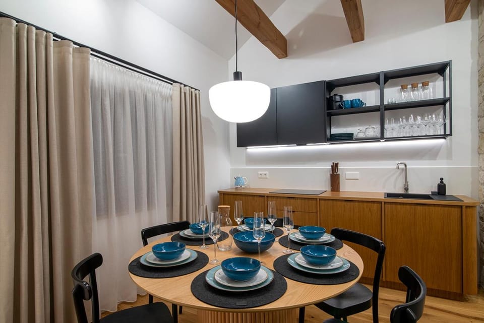 Kitchen or kitchenette, Dining area, kitchen