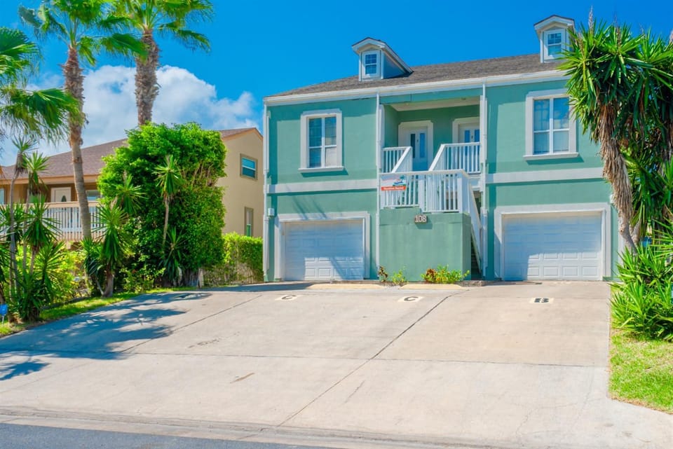 Casa Caracol B - Walk to the Beach, WiFi Apartment in South Padre Island
