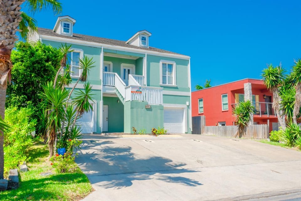 Casa Caracol B - Walk to the Beach, WiFi Apartment in South Padre Island