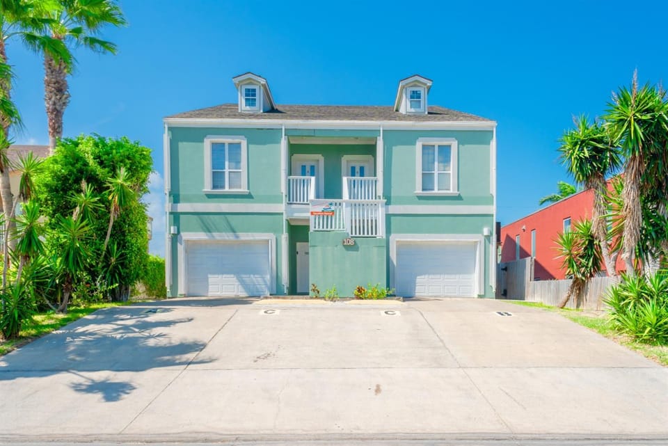 Casa Caracol B - Walk to the Beach, WiFi Apartment in South Padre Island