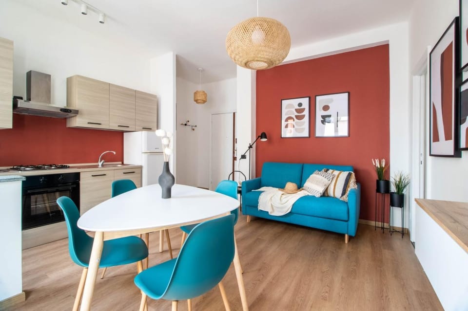 Kitchen or kitchenette, Living room, Seating area, Dining area, stove