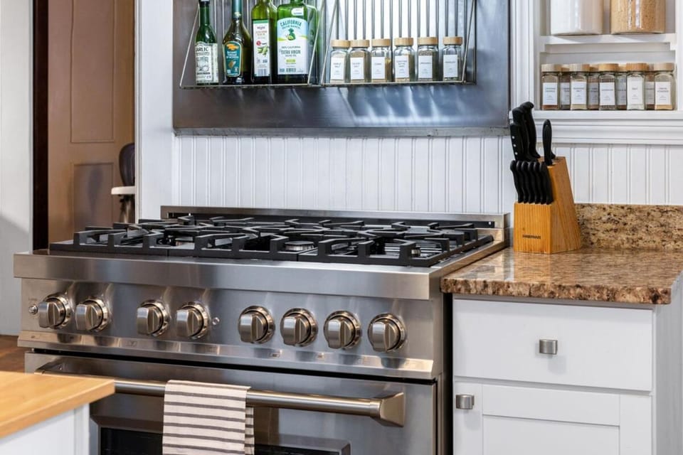 Ideal For Big Groups and Family Retreats! Sleeps 17 House in Pittsburgh