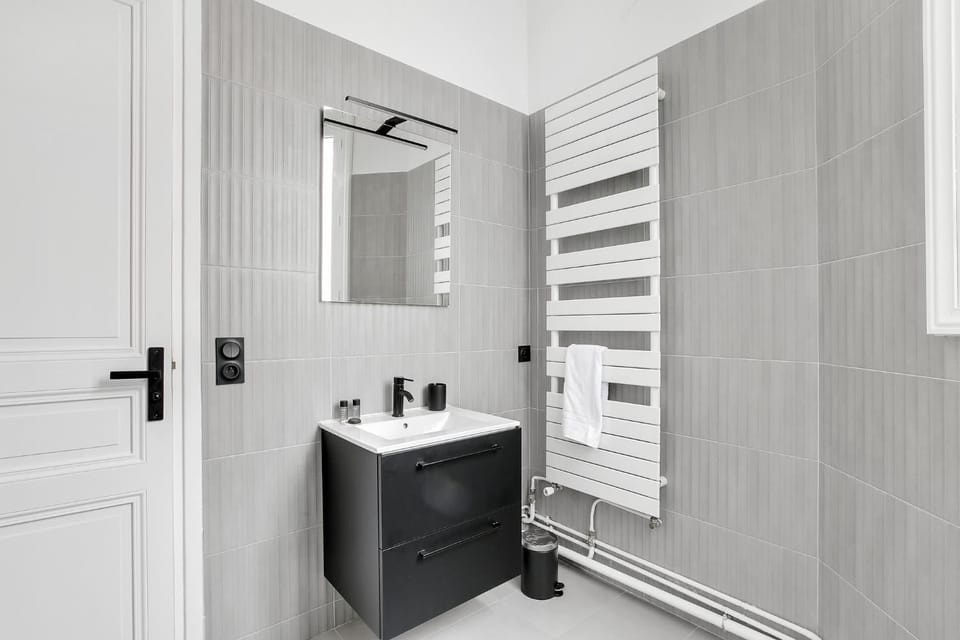 Grand appartement 1BR - Luxe Arc de Triomphe Apartment in Paris