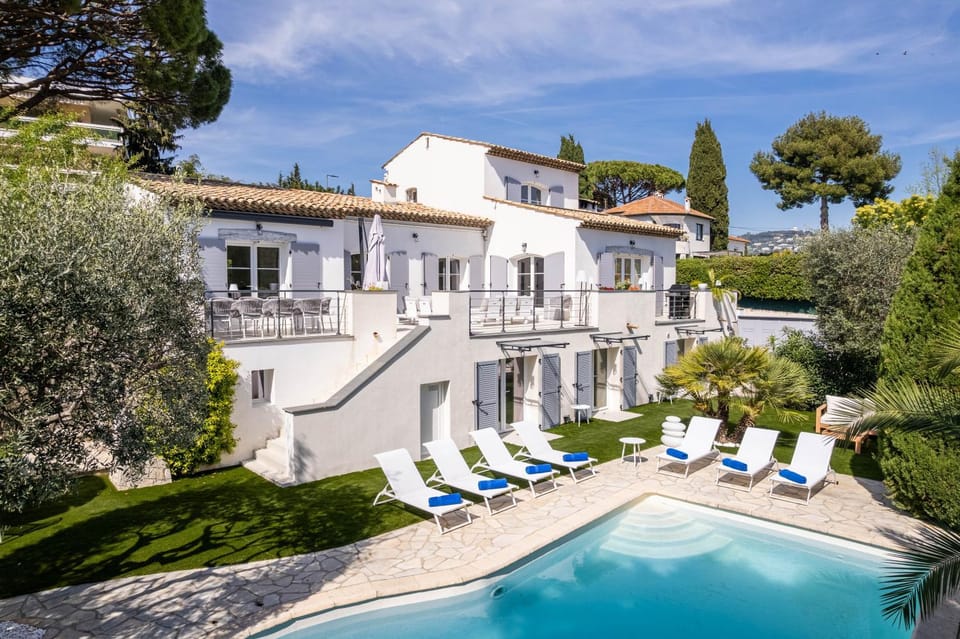 Property building, Patio, Natural landscape, Garden, Garden view, Pool view, Swimming pool, sunbed