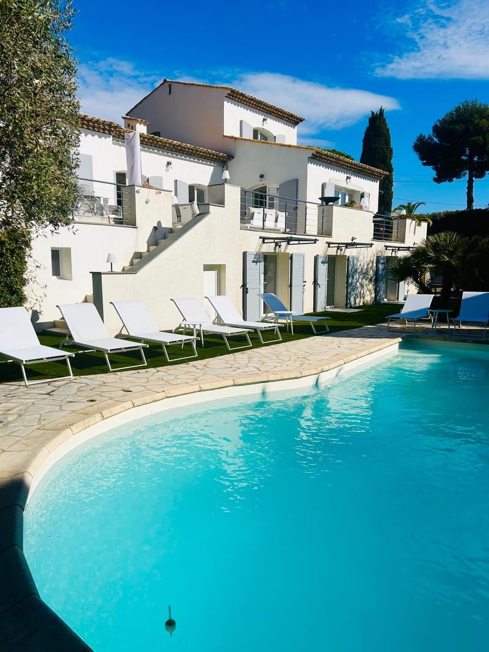 Property building, Pool view, Swimming pool, sunbed