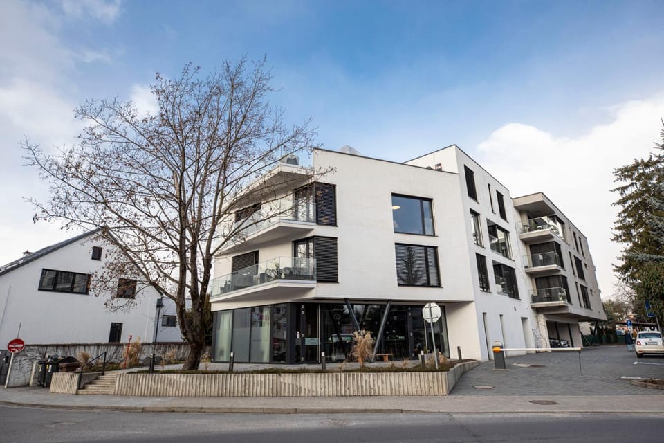 ALURE RESIDENCES 14 & 24h self check-in, private parking in front of the apartment building included, new building, CITY CENTER Apartment in Slovakia