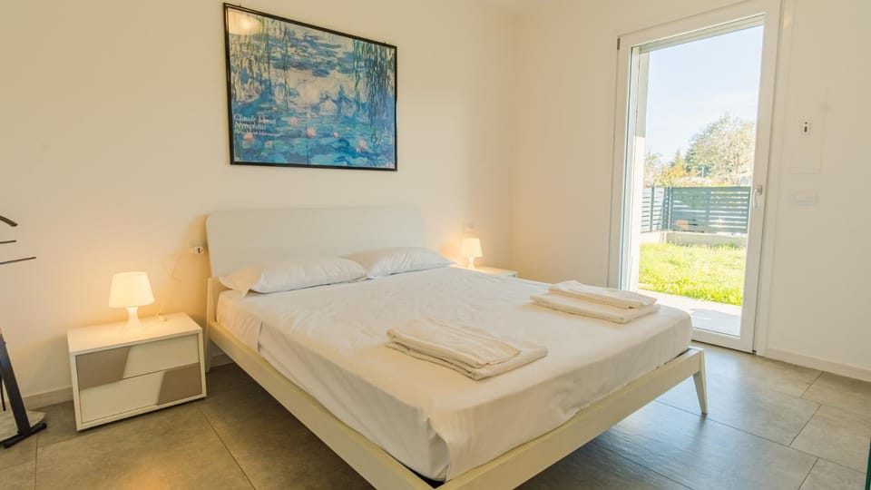 Bed, Photo of the whole room