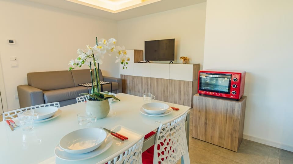 TV and multimedia, Kitchen or kitchenette, Dining area