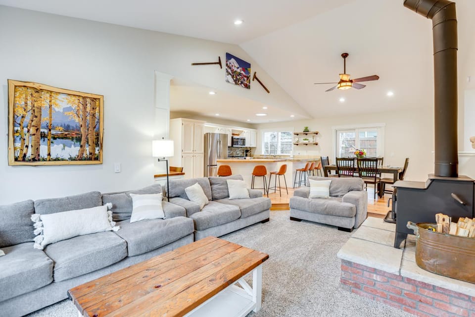 3 Mi to Old Mill District Family Retreat with Yard House in Deschutes River Woods